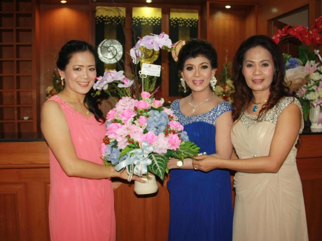 Le Parc Wangnang Hotel Phitsanulok Exterior photo
