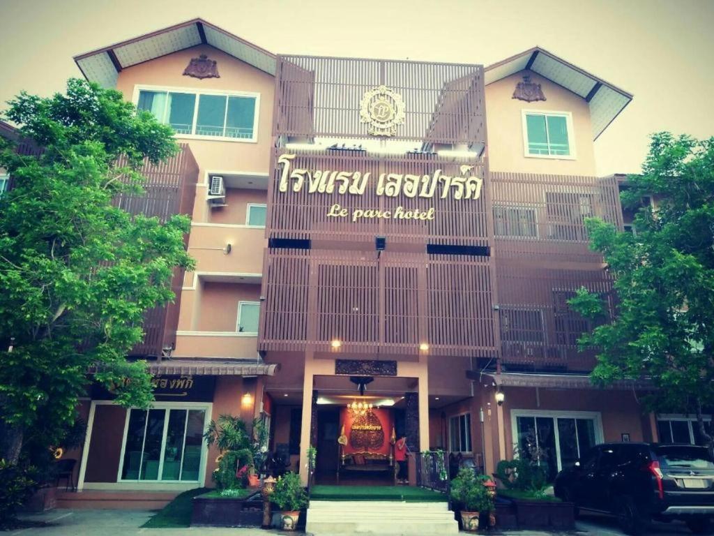 Le Parc Wangnang Hotel Phitsanulok Exterior photo