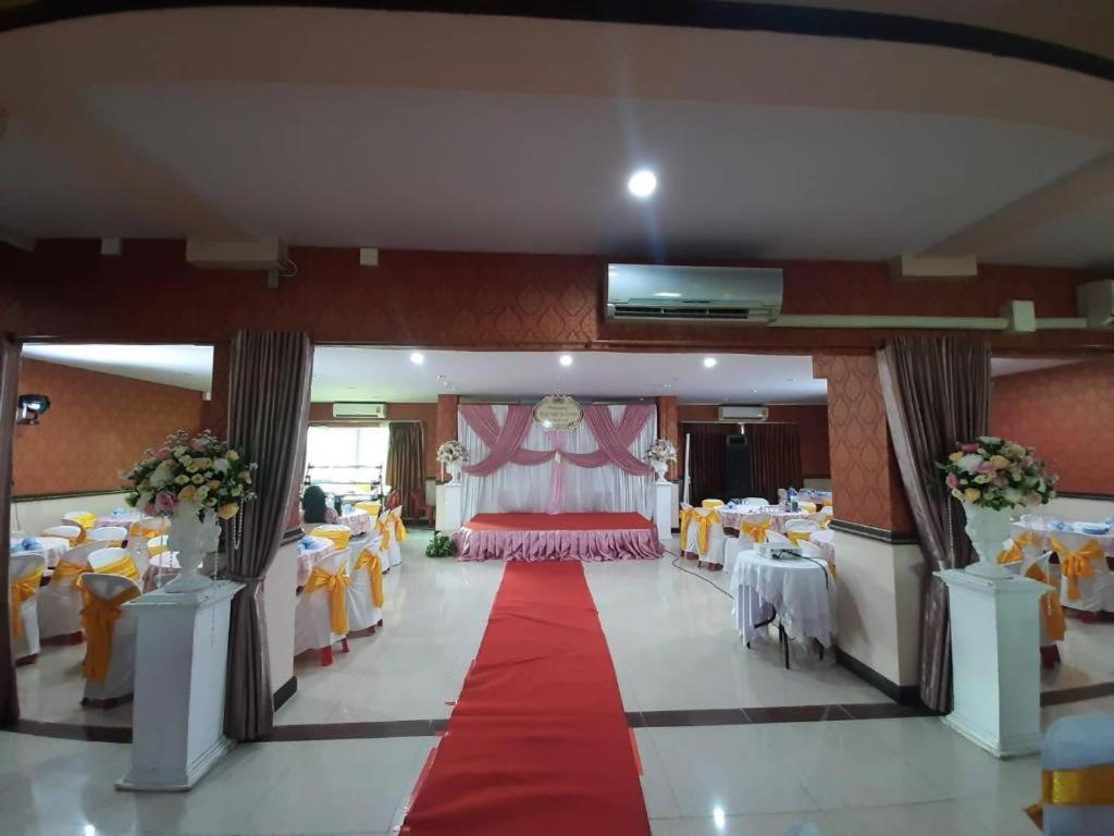 Le Parc Wangnang Hotel Phitsanulok Exterior photo