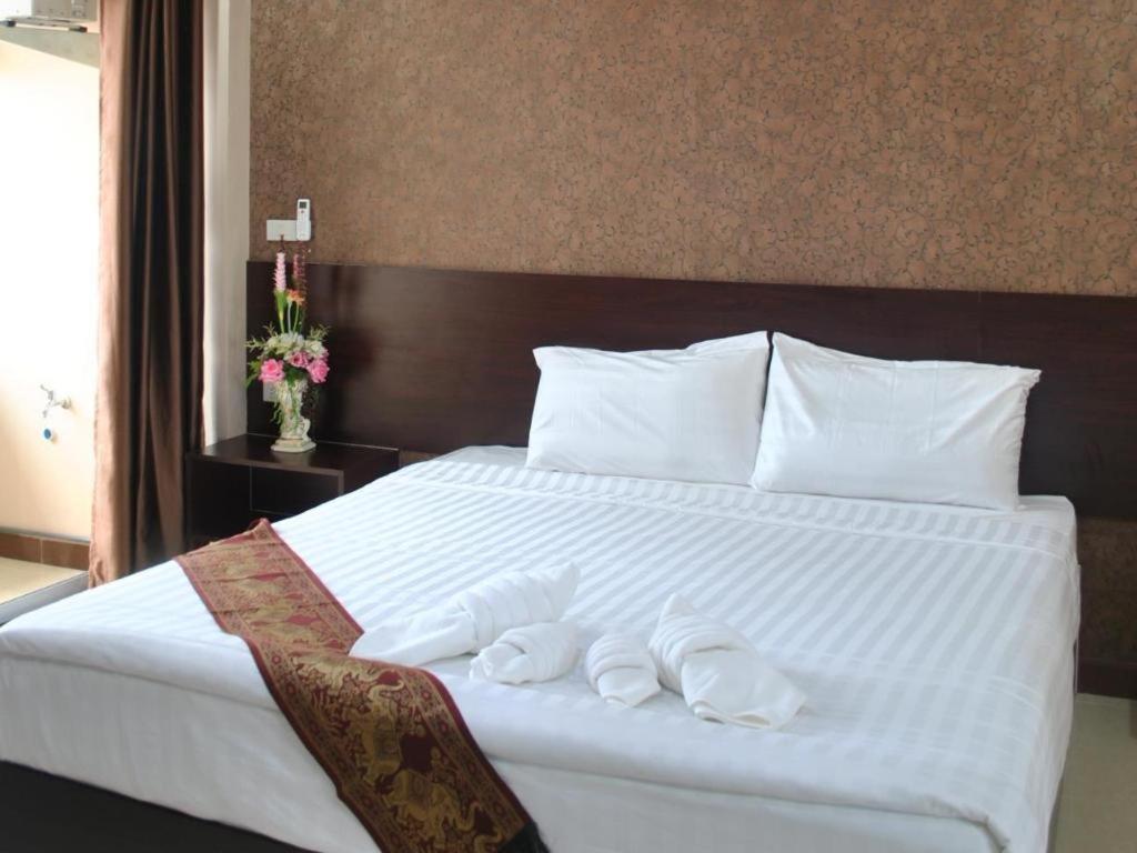 Le Parc Wangnang Hotel Phitsanulok Exterior photo