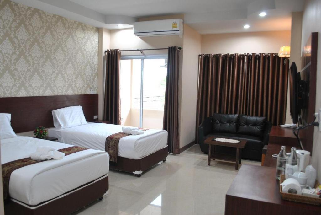 Le Parc Wangnang Hotel Phitsanulok Exterior photo