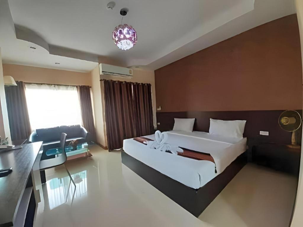 Le Parc Wangnang Hotel Phitsanulok Exterior photo