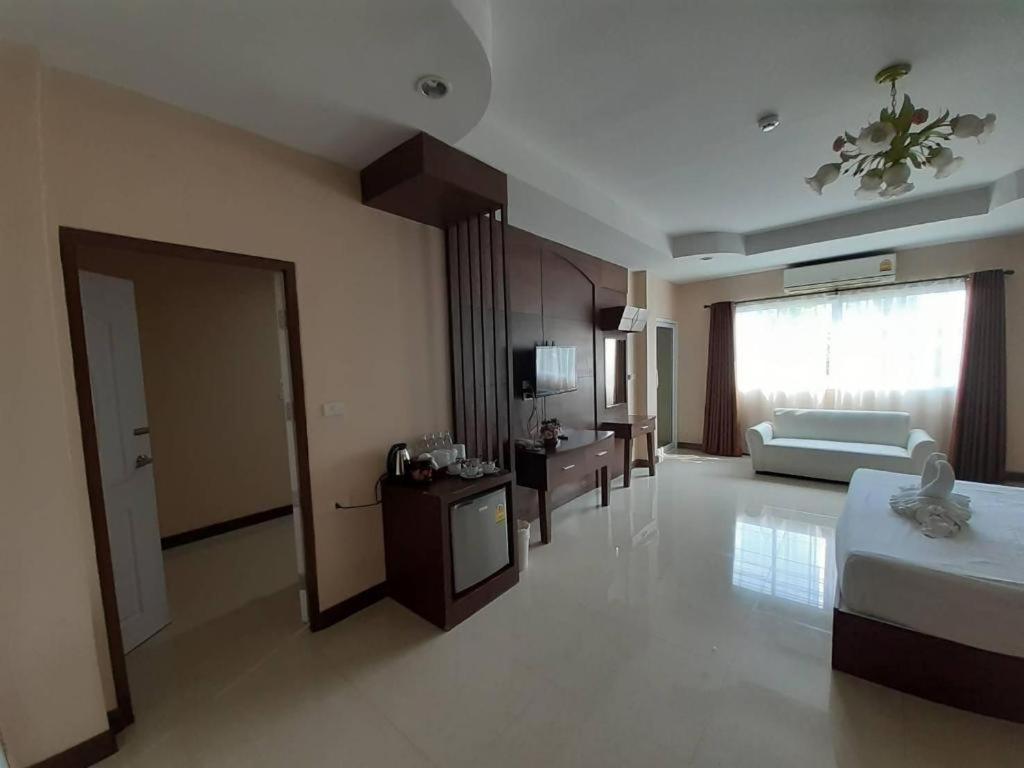 Le Parc Wangnang Hotel Phitsanulok Exterior photo